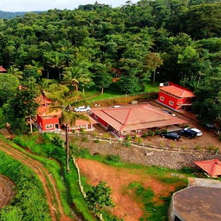 Cs County Resort Sakleshpur Bagian luar foto