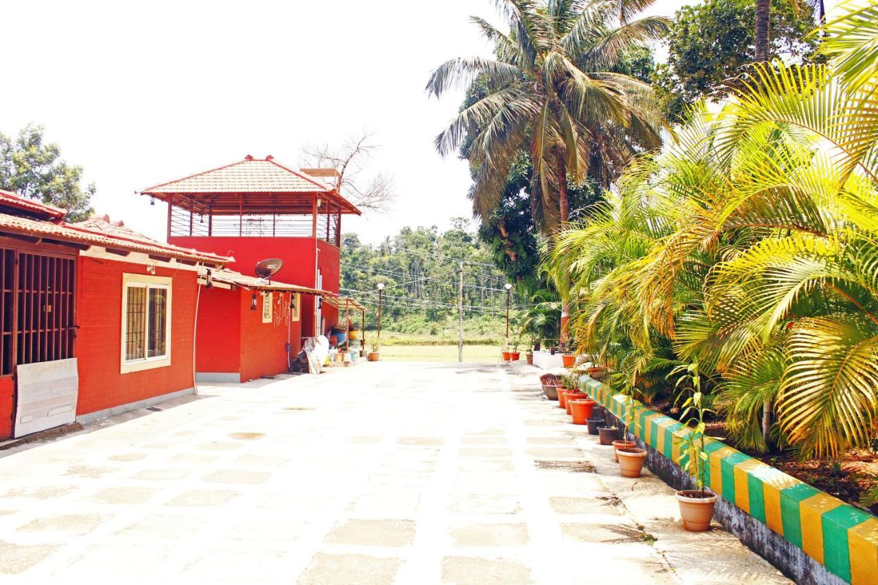 Cs County Resort Sakleshpur Bagian luar foto